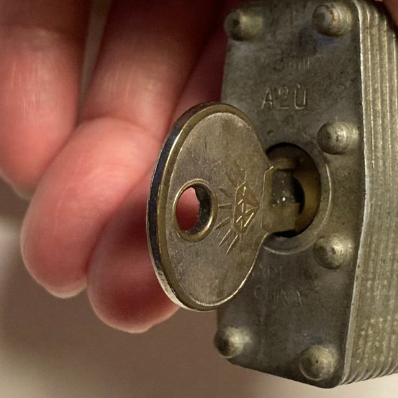 Vintage Heavy Duty Diamond Brand Padlock Lock - Picture 11 of 12